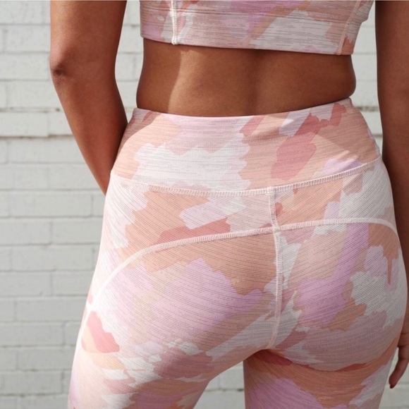 Outdoor Voices • TechSweat Flex 3/4 Leggings - Picture 2 of 7